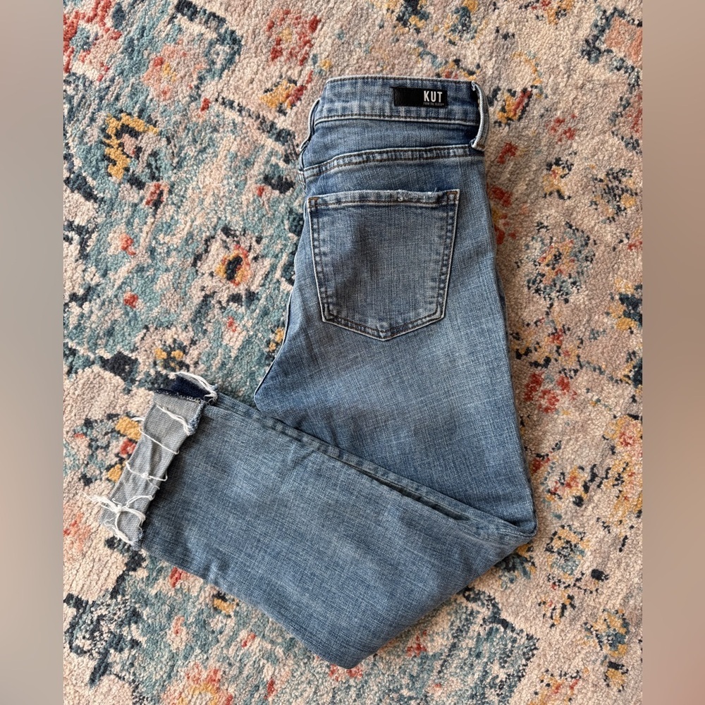 Kut from the Kloth Catherine High-rise Boyfriend Cropped Jeans
Size 4